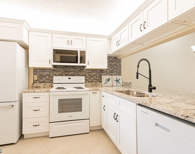 9275 Lake Park Drive - Photo Thumbnail 7