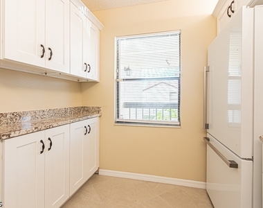 9275 Lake Park Drive - Photo Thumbnail 6