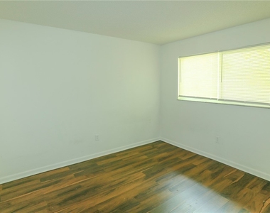 4331 Glenwood - Photo Thumbnail 10
