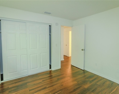4331 Glenwood - Photo Thumbnail 11