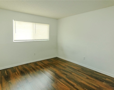 4331 Glenwood - Photo Thumbnail 8