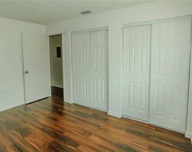 4331 Glenwood - Photo Thumbnail 9