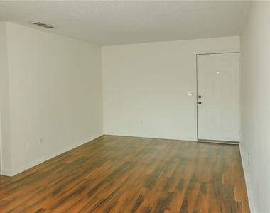4331 Glenwood - Photo Thumbnail 4