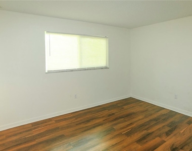 4331 Glenwood - Photo Thumbnail 9