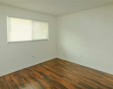 4331 Glenwood - Photo Thumbnail 10