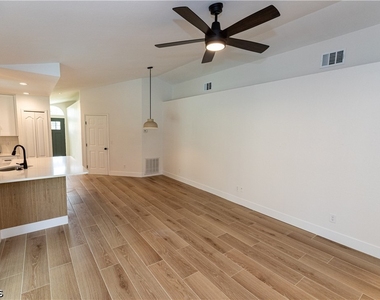 19570 Oak Forest Drive - Photo Thumbnail 14