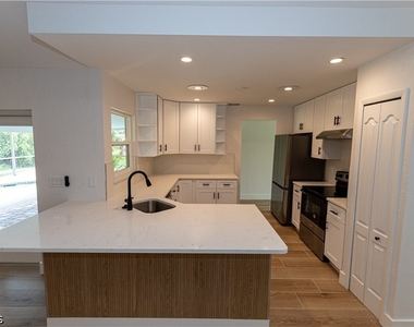 19570 Oak Forest Drive - Photo Thumbnail 3