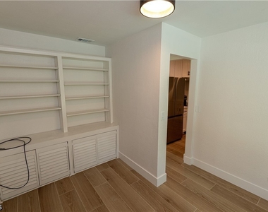 19570 Oak Forest Drive - Photo Thumbnail 11
