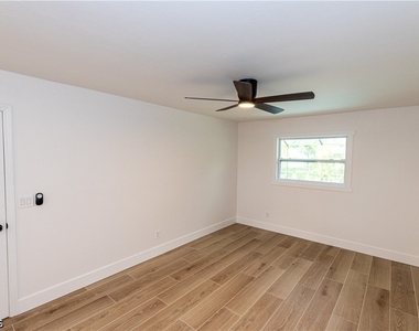 19570 Oak Forest Drive - Photo Thumbnail 8