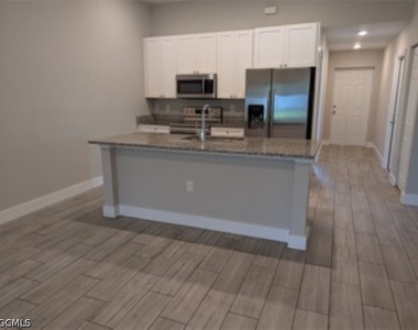 3916 Se 11th Avenue - Photo Thumbnail 1
