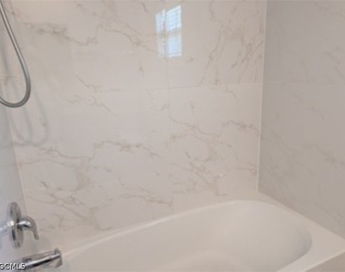 3916 Se 11th Avenue - Photo Thumbnail 10