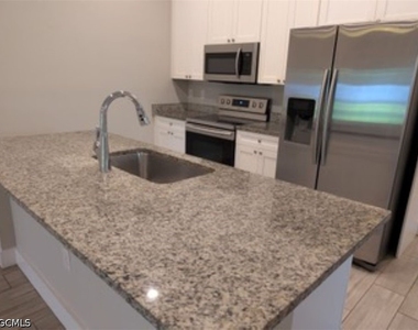 3916 Se 11th Avenue - Photo Thumbnail 4