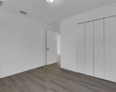 128 Harold Avenue S - Photo Thumbnail 20