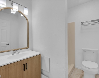 128 Harold Avenue S - Photo Thumbnail 13