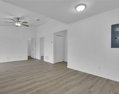 128 Harold Avenue S - Photo Thumbnail 5