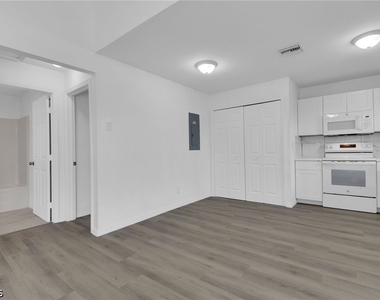 128 Harold Avenue S - Photo Thumbnail 2
