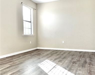26181 Palace Lane - Photo Thumbnail 9