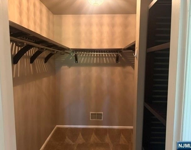 335 Linden - Photo Thumbnail 11