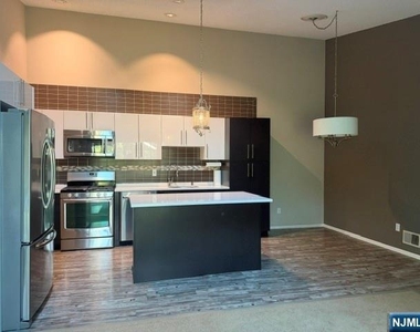335 Linden - Photo Thumbnail 7