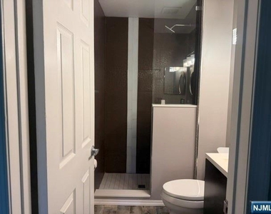 335 Linden - Photo Thumbnail 10