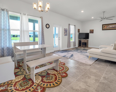 2124 Middlebury Drive Se - Photo Thumbnail 5