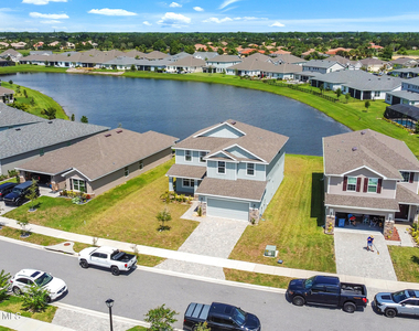 2124 Middlebury Drive Se - Photo Thumbnail 1