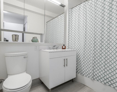 West 57th Street - Photo Thumbnail 5