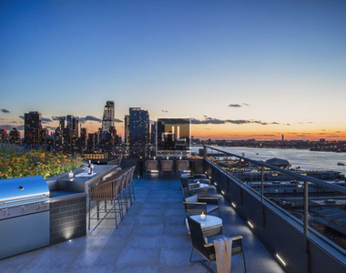 West 57th Street - Photo Thumbnail 9