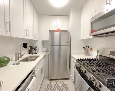 E 95th St - Photo Thumbnail 2