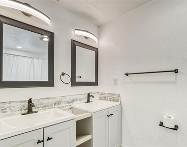 1300 Melonwood Avenue - Photo Thumbnail 6