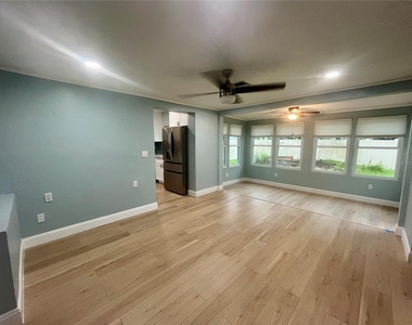 8330 Waverly Road N - Photo Thumbnail 6