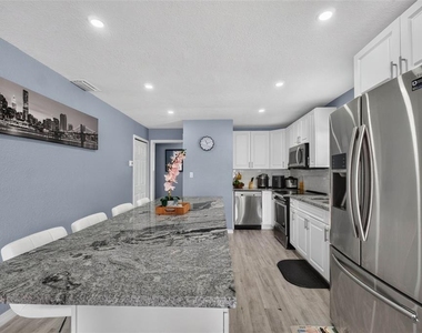 8114 N Edison Avenue - Photo Thumbnail 12