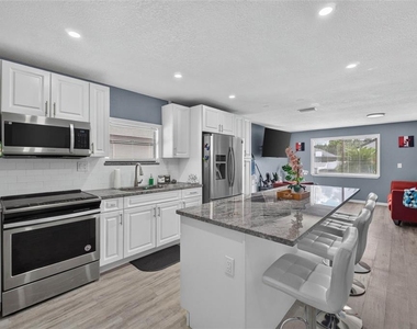 8114 N Edison Avenue - Photo Thumbnail 11