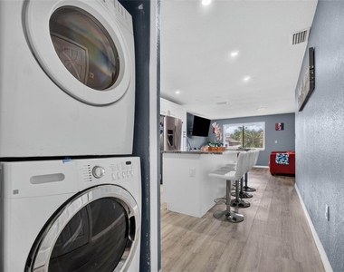 8114 N Edison Avenue - Photo Thumbnail 34