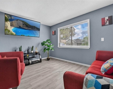 8114 N Edison Avenue - Photo Thumbnail 6