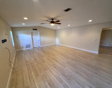 8915 59th Way N - Photo Thumbnail 6
