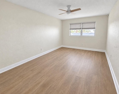 1819 Shore Drive S - Photo Thumbnail 10