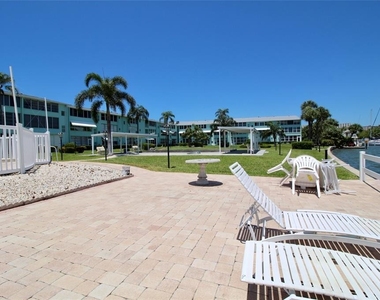 1819 Shore Drive S - Photo Thumbnail 18