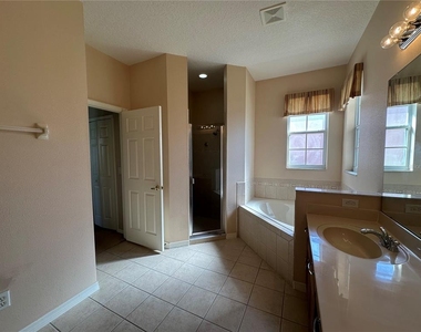 2641 Maggiore Circle - Photo Thumbnail 15