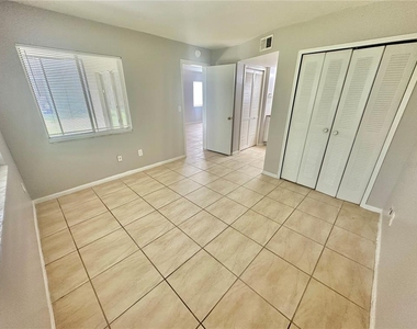 2549 S Oak Avenue - Photo Thumbnail 9