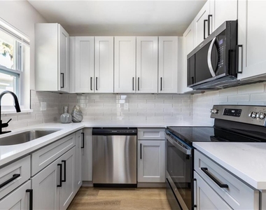 307 Legion Place - Photo Thumbnail 2