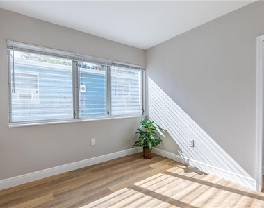 307 Legion Place - Photo Thumbnail 7