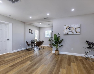 307 Legion Place - Photo Thumbnail 3