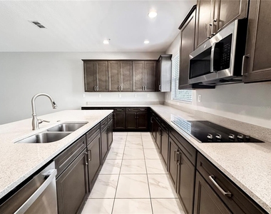 1863 Piedmont Place - Photo Thumbnail 3