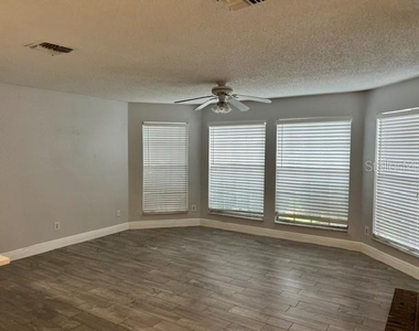 955 Forest Ridge Court - Photo Thumbnail 6
