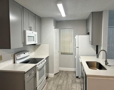 955 Forest Ridge Court - Photo Thumbnail 2