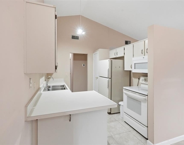 754 Summerland Drive - Photo Thumbnail 8