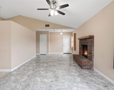 754 Summerland Drive - Photo Thumbnail 4