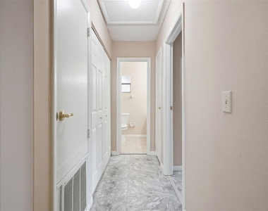 754 Summerland Drive - Photo Thumbnail 15