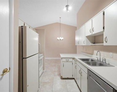 754 Summerland Drive - Photo Thumbnail 10